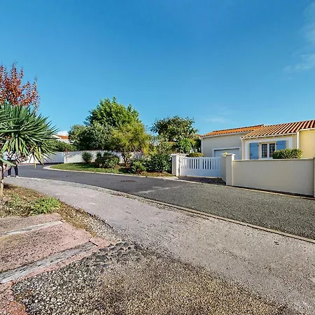 Beautiful Home In Royan With Wifi Holiday home Royan